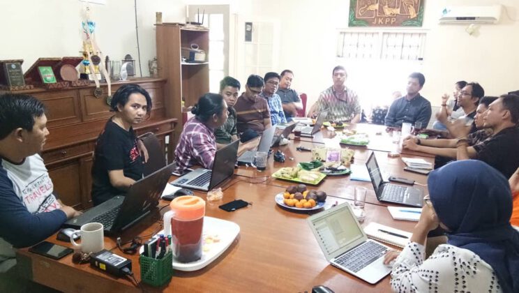 Suasana Diskusi Terfokus Perkembangan Kebijakan Satu Peta (One Map Policy) terutama terkait hilangnya nomenklatur wilayah adat dalam walidata Kebijakan Satu Peta 